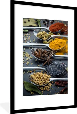 Produktbild von MuchoWow® Gerahmtes Poster Nahaufnahme Löffel mit Gewürzen und Kräutern 60x90 cm - Poster mit Schwarzem Bilderrahmen Wandposter Rahmen Foto Bilder - Dekoration - Wandposter Wohnzimmer - Hochwertig