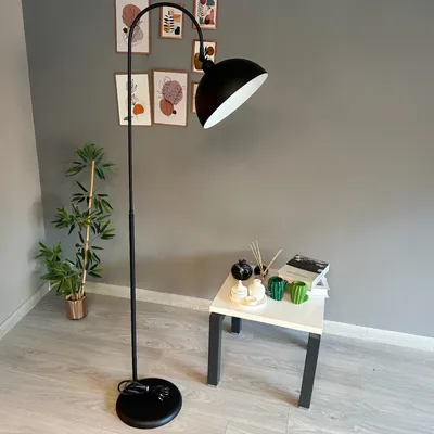 Produktbild von Moderne Stehlampe aus Metall mit E27, Verstellbarer Lampenschirm