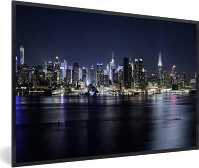 Produktbild von MuchoWow® Gerahmtes Poster New York - Licht - Skyline 60x40 cm - Poster mit Schwarzem Bilderrahmen Wandposter Rahmen Foto Bilder - Printing - Wanddeko Schlafzimmer
