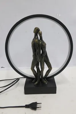 Produktbild von Gilde Tischleuchte (LED), rund, Herzleuchten, Paarmotiv, Kunstharz, bronzefarben, VE 1 Höhe: 33.00 cm Breite: 30.00 cm Tiefe: 9.00cm 37846