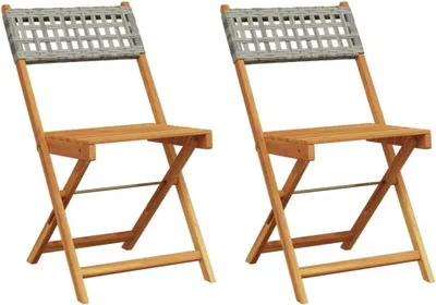Produktbild von 2er-Set graue Bistrostühle aus massivem Akazienholz und Poly-Rattan, klappbare Stühle für den Außenbereich ohne Armlehnen, für Garten, Terrasse und Balkon, bis 110 kg belastbar