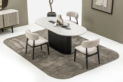 Produktbild von Elegantes Esszimmer Set aus Holz in Beige mit modernem Design