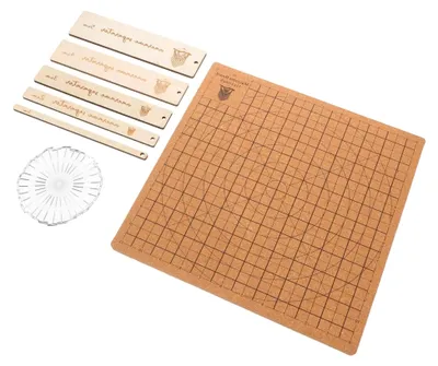 Produktbild von Kork-tafel mit Raster für Makramee Knüpfprojekte und Bastelarbeiten Holzbrett mit Stecknadeln zum Fixieren von Kunstwerken für Armbänder und Anhänger