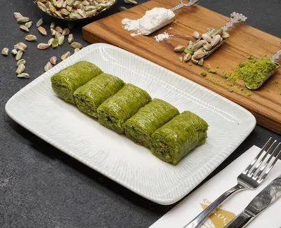 Produktbild von Slávna baklava Gaziantep Koçak Pistáciové rolky - bohatý a chrumkavý turecký dezert - 500 gramov