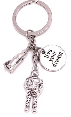 Produktbild von Onwomania Schlüsselanhänger Astronaut Rakete Raumschiff Weltraum Silber Metall Anhänger Charm