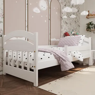 Produktbild von Kinderbett Leo mit Rausfallschutz und Lattenrost | 160x80 cm | Deckweiß | 100% Massivkiefernholz | für Jungen und Mädchen | stabil und bequem