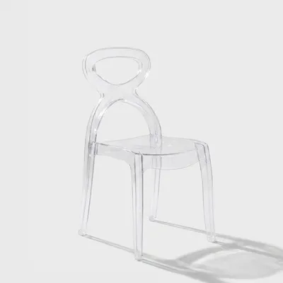 Produktbild von Transparenter Polycarbonat-Stuhl Pigalle