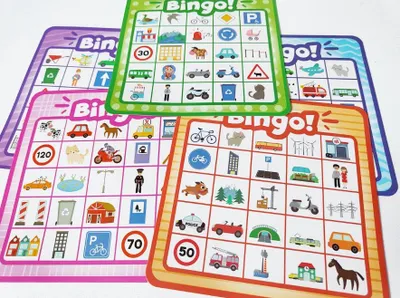 Produktbild von LuukyBB Auto Bingo für Kinder – Reisespiel Set mit 5 wiederverwendbaren Karten & 2 Stiften – Beschäftigung für Autofahrt, Zugreise, Urlaub ab 4 Jahren