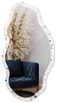 Produktbild von Dekorativer Wandspiegel mit Print, organische asymmetrische Form, 90x45 cm, moderner Designspiegel für Wohnzimmer, Flur und Schlafzimmer - Terrazzo-Stil, KI-generiertes Bild