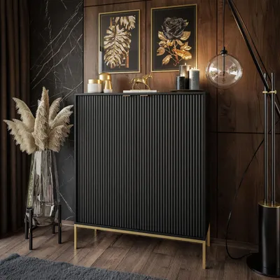 Produktbild von lukmebel Hochkommode schwarz, zweitürig, GOLD. Modell K104, H125 B104 T39 cm. Laminierte MDF, Alu, Stahl, Metallsockel, dekorative Rillen, modern-elegant.