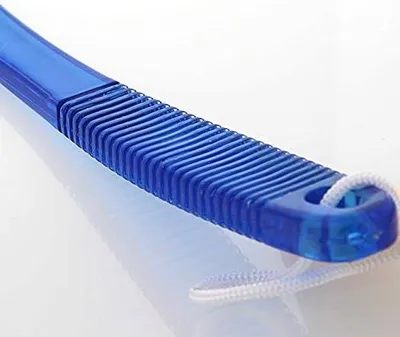 Produktbild von Farbige, transparente Badebürste in Blau, hygienische und robuste Kunststoff-Saunabürste mit langem Stiel