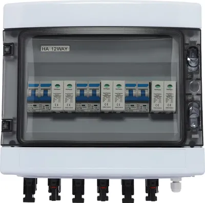 Obrázok produktu pre Kombinovaná skrinka PV 3 vstupy 3 výstupy – IP65 IK10 – 25 A na vstup, 25 A na výstup – DC istič 2P 25 A – prepäťová ochrana T2 2P 20–25 kA 1000 V DC