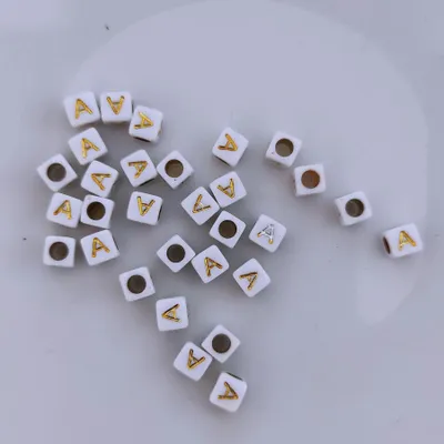 Image de Perles pour lettres, 30 pièces, 6x6 mm, blanches avec or, carrées, lettre A