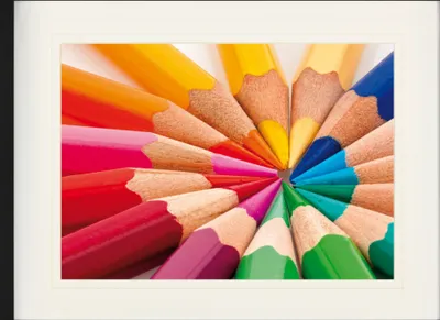 Produktbild von Stifte Gerahmtes Bild Mit Edlem Passepartout | Wand-Bilder | Im Bilderrahmen - Buntstift-Spitzen, Regenbogen-Kreis (60 x 80 cm)