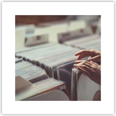 Produktbild von Poster - Poster ohne Rahmen - Platten Vinyl Hände - 30x30 cm - Wand Bild - Wanddeko - Wandbilder - Kunstposter - Wandposter - Bilder - Kunstdruck - Wanddekoration - Wandbild - P2XAC30x30-4591