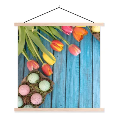 Produktbild von MuchoWow® Textilposter Ostereier und bunte Tulpen zu Ostern auf einem hölzernen Hintergrund 40x40 cm mit holzfarbenen Rahmen - Posterleiste