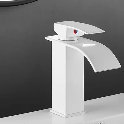 Produktbild von Schwarzer Waschtischhahn, elegante Waschtischarmatur, Einhebelmischer aus Messing, Kalt- und Warmwassermischer in Mattschwarz