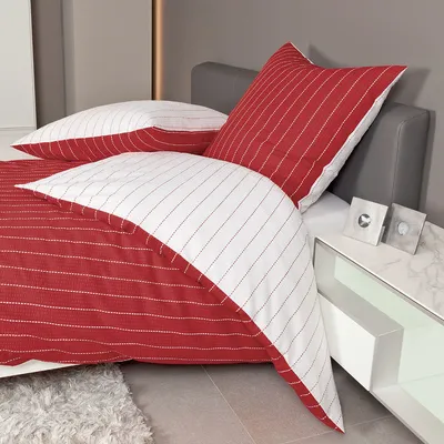 Produktbild von Traumschlaf Mako-Soft-Seersucker Wendebettwäsche Tango kirschrot Kissenbezug einzeln 80x80 cm
