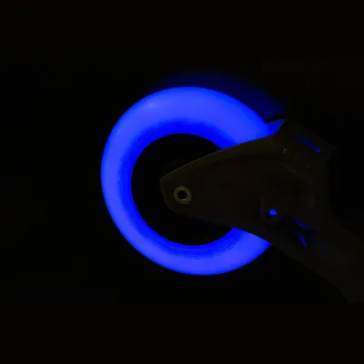 Produktbild von Powerslide NEONS 100 mm 85A 3-teilige blaue Rollschuhrollen mit Leuchtfunktion