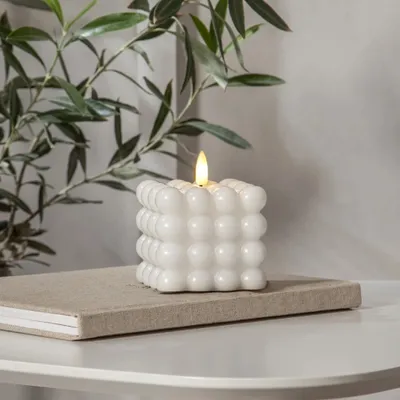 Zdjęcie produktu dla Świeca Led woskowa filarowa FLAMME DOT biała 9,5cm