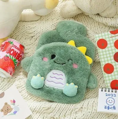 Immagine prodotto di Borsa dell'acqua calda a forma di dinosauro, con rivestimento in peluche, capacità 400 ml, per bambini