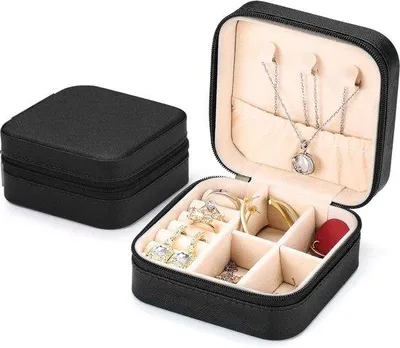 Produktbild von Mini-Schmuckbox für Reisen - Reisfähige Schmuckkoffer für Ohrringe, Halsketten und Armbänder (schwarz)