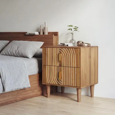 Immagine prodotto di Comodino con due cassetti, dimensioni 48x38x56 cm, stile bohémien con linee geometriche e gambe in legno, finitura noce