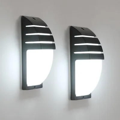Zdjęcie produktu dla Dwie zewnętrzne lampy ścienne LED, 12W, wodoszczelne (IP65), barwa światła: biała zimna (6500K), klasa energetyczna E