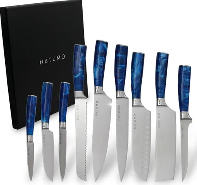 Produktbild von NATUMO Küchenmesser Set 9-teilig. HRC 56+ scharfes Messerset Profi in Damast-Optik aus Allzweckmesser, Fleischmesser, Gemüsemesser, Santoku Messer, Chefmesser (Blau)