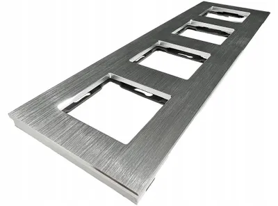Zdjęcie produktu dla Ramka Aluminiowa Poczwórna Srebrna do Modułów MIUUN