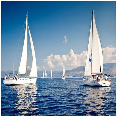 Produktbild von Wallario Sticker / Aufkleber für Kühlschrank / Geschirrspüler / Küchenschränke, selbstklebende Folie - 60 x 60 cm, Motiv: Segelschiff auf dem Mittelmeer