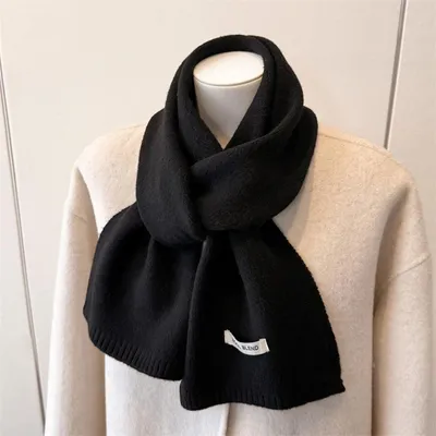 Produktbild von INF Winter Warmer Schal - Schwarzer Polyester Halswärmer für Damen