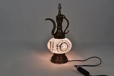 Produktbild von Handgefertigte türkische Ibrik Tischlampe in Rosarot für Innen- und Außenbereich, orientalische Karaf