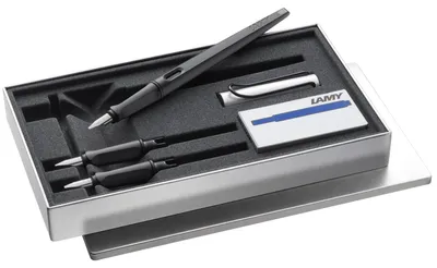 Produktbild von LAMY joy AL black Kalligraphie Schönschreib Füller Set mit 3 Bandzugfeder Griff 5 Tintenpatronen blau T 10 Federn (1,1/1,5/1,9 mm)