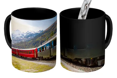 Obrázok produktu pre KitchenYeah® Magický hrnček Magický hrnček Magický Červený vlak v horách 350 ml hrnček na zmenu farby nápad na darček - magický hrnček - fotohrnček - keramické hrnčeky - obrázky - šálka na kávu - hrnček na nápoje