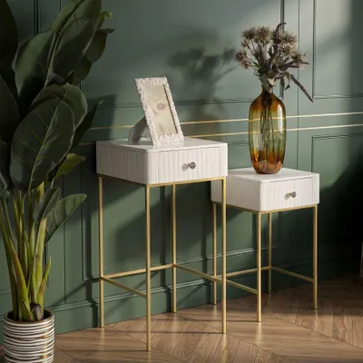 Obrázok produktu pre Vysoké štvorcové príručné stolíky z krémového zamatu, sada 2 ks ø 45x90-40x70 cm