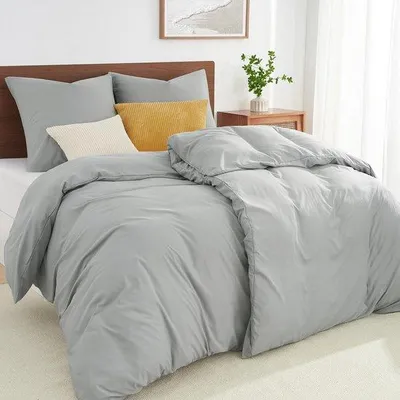 Image de Ensemble de literie en microfibre Unyqoos® composé de 4 pièces, couleur gris clair : 2 housses de couette, 2 taies d'oreiller avec fermeture éclair et 6 coins renforcés
