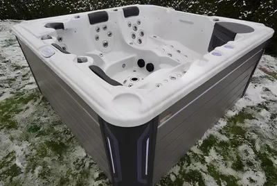 Immagine prodotto di Outdoor-Spa Whirlpool Massagebad Hot Tub Hydromassagewanne 220x220 cm