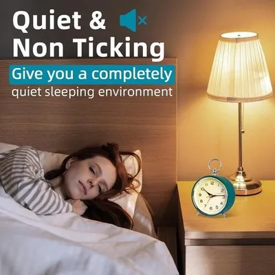 Immagine prodotto di Sveglia analogica, silenziosa, senza ticchettio, sveglia vintage con luce notturna, alimentata a batteria, facile da usare e con potente suono di sveglia e funzione snooze per camera da letto, soggiorno e cucina.