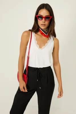 Produktbild von Ärmellose Bluse mit Spitzendetails, White, S