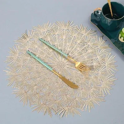 Immagine prodotto di Sottopiatti Famanu in PVC - Set da 6 - Lavabili e resistenti al calore - Antiscivolo - Oro metallizzato