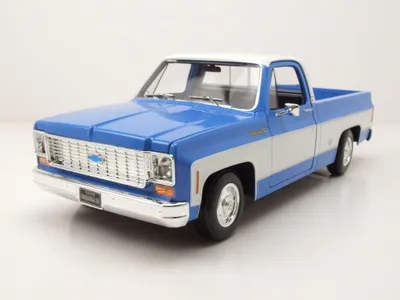 Produktbild von Maisto - 1974 Chevrolet C10 Cheyenne Super, rot und weiß, 1:18