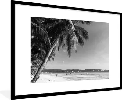 Produktbild von MuchoWow® MuchoWow® Gerahmtes Poster Palmen am Strand von Boracay - schwarz und weiß 90x60 cm - Poster mit zchwarzem Bilderrahmen - Wanddekoration - Fotos