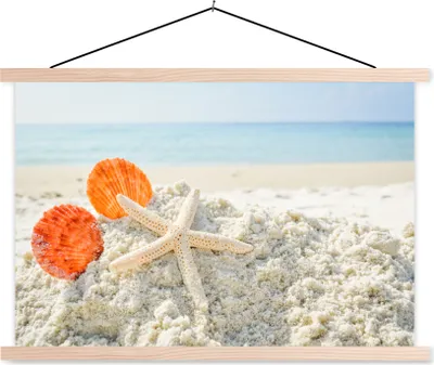 Produktbild von MuchoWow® Textilposter Muscheln - Seesterne - Sand 60x40 cm mit holzfarbenen Rahmen - Bilder