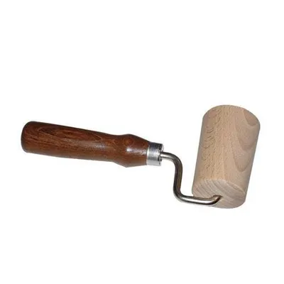 Obrázek produktu pro Váleček na těsto jednoruč. 7cm dřev., rukojeť tm.