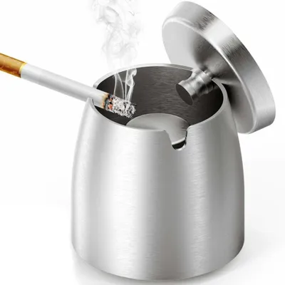 Produktbild von Aschenbecher für den Außenbereich mit Deckel, großer Edelstahl-Windaschenbecher im Design für drinnen und draußen, Tischaschenbecher mit rutschfestem Boden für die Bürodekoration