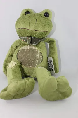 Produktbild von Out of the blue - 61/6903 - Frosch, Plüsch-Farmtier mit langen Armen und Beinen, sitzend 17cm, Gesamtlänge 29cm, 100% Polyester, Handwäsche, mit Flicken an den Knien, aufgenähte Augen