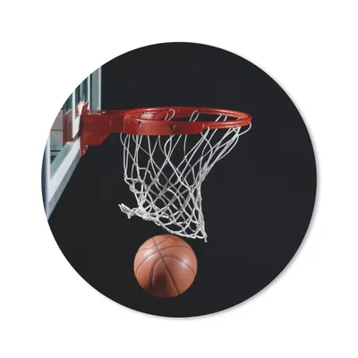 Produktbild von MuchoWow® Mauspad Mousepad Ein Basketball neben dem Korb auf schwarzem Hintergrund 30x30 cm - Mousepads - Maus Mat - Pad - Mausunterlage - Tischunterlage - Schreibtischmatten