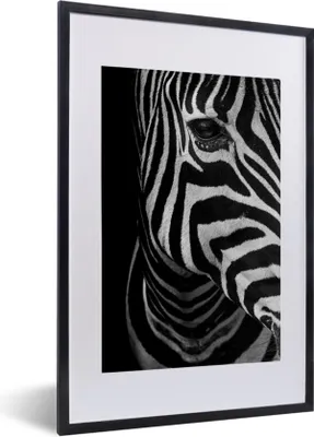 Produktbild von MuchoWow® Gerahmtes Poster Tiere - Zebra - Schwarz - Weiß 40x60 cm - Poster mit Schwarzem Bilderrahmen Wandposter Rahmen Foto Bilder - Poster in Rahmen