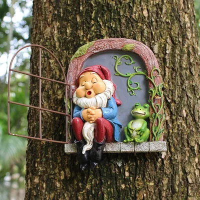 Image de Figurines de jardin : nain de jardin endormi, sculpture d'arbre, décoration de jardin, ornements de jardin, figurines de nains de jardin, fée sortant d'une porte, étreinte d'arbre, figurines de nains de jardin rigolotes en résine synthétique, figurines d'Halloween